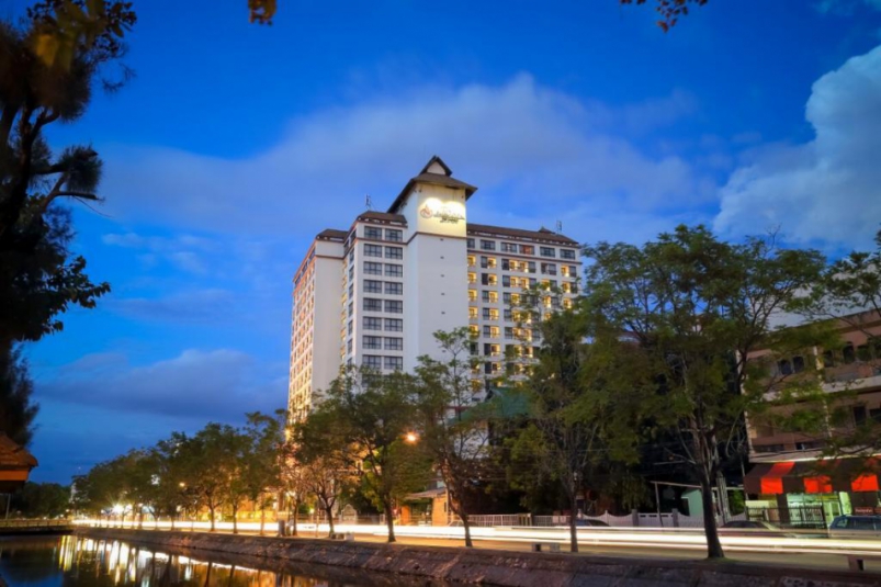 โรงแรมอโมรา ท่าแพ (Amora Tapae Hotel)